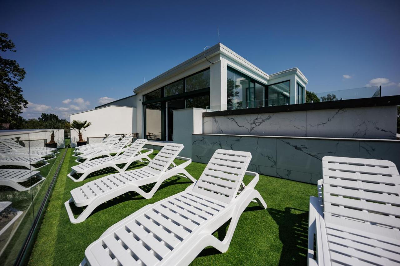 Villa Bauhaus Wellness Apartman 102 Сиофок Екстериор снимка