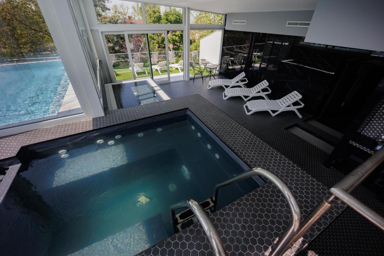 Villa Bauhaus Wellness Apartman 102 Сиофок Екстериор снимка