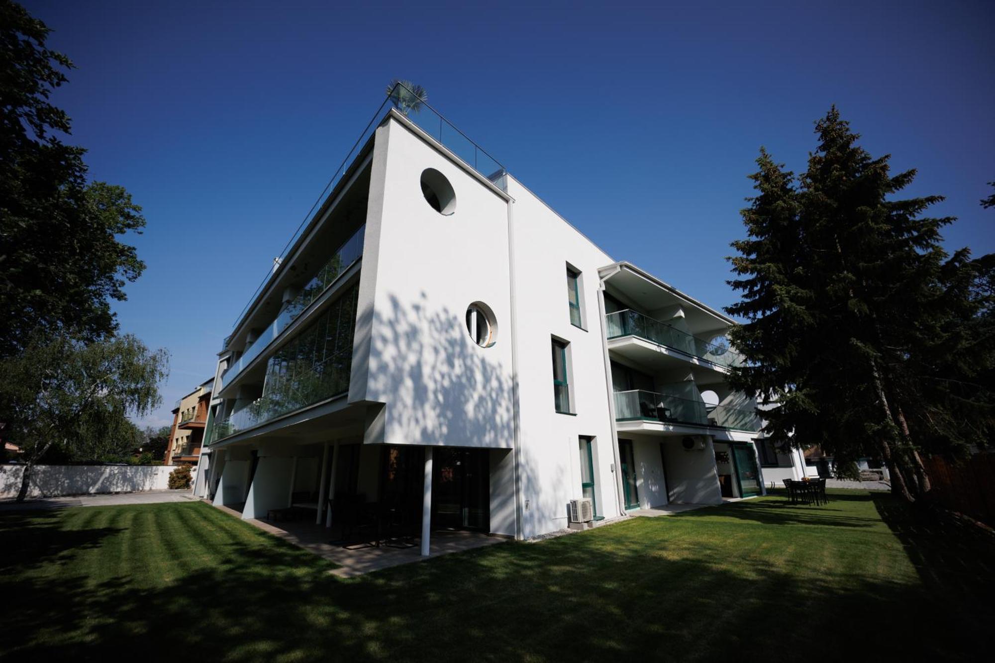 Villa Bauhaus Wellness Apartman 102 Сиофок Екстериор снимка
